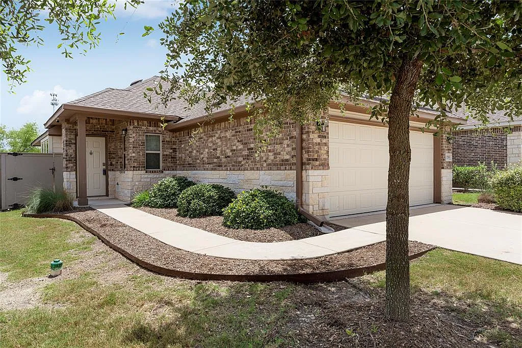 3 bed, 2.0 bath, 1252 sqft, $1,850 — Photo 2