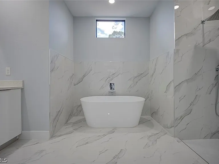 872 Spaulding St E — Photo 17