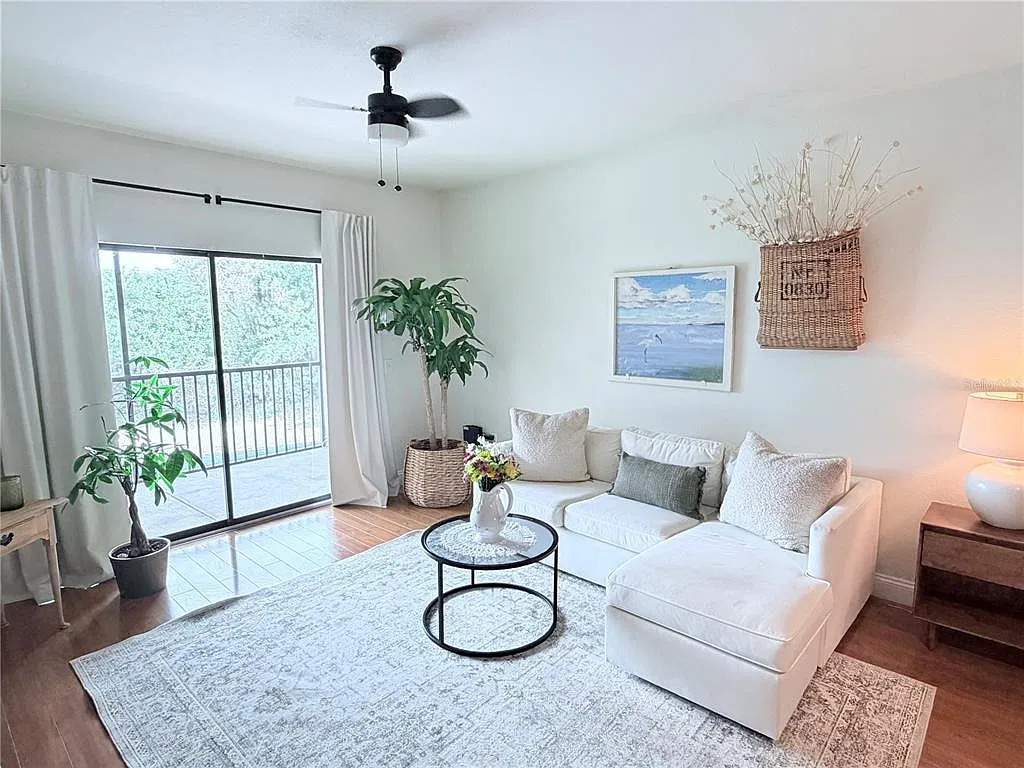 1 bed, 1.0 bath, 830 sqft, $1,695 — Photo 2