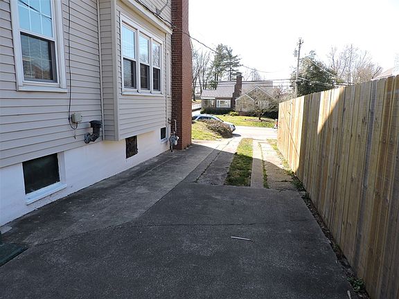 5th image of 311 E 3rd St