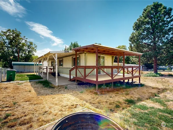 704 Tucannon Street, Starbuck, WA 99359