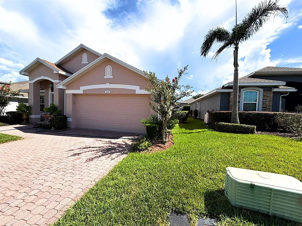 3 bed, 2.0 bath, 1831 sqft, $2,000 — Photo 3