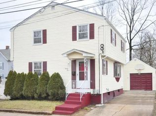 27 Chestnut St, Windsor Locks, CT 06096