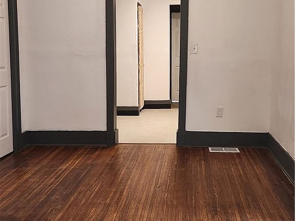 3rd image of 216 Lyndhurst St