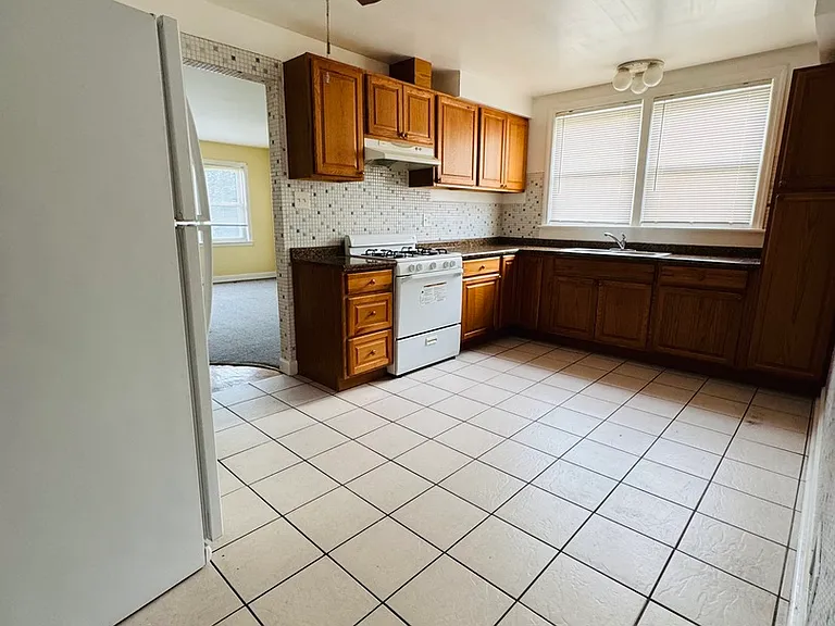 2626 W Balmoral Ave #201 — Photo 5