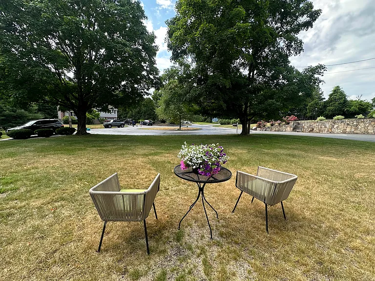 10 Cedar Ridge Dr — Photo 4