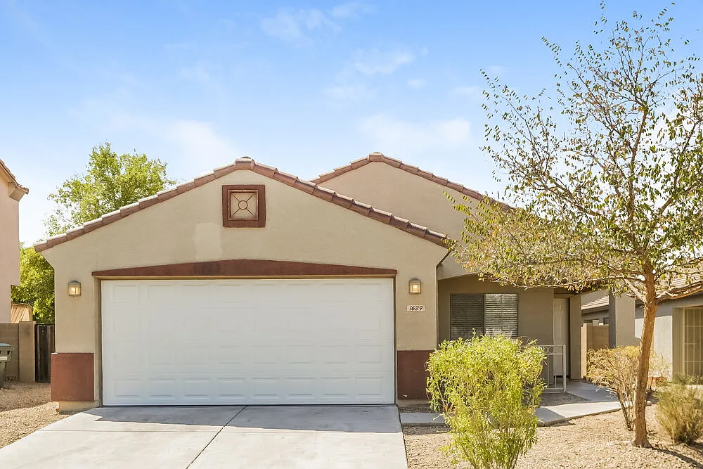 3 bed, 2.0 bath, 1298 sqft, $1,960 — Photo 1