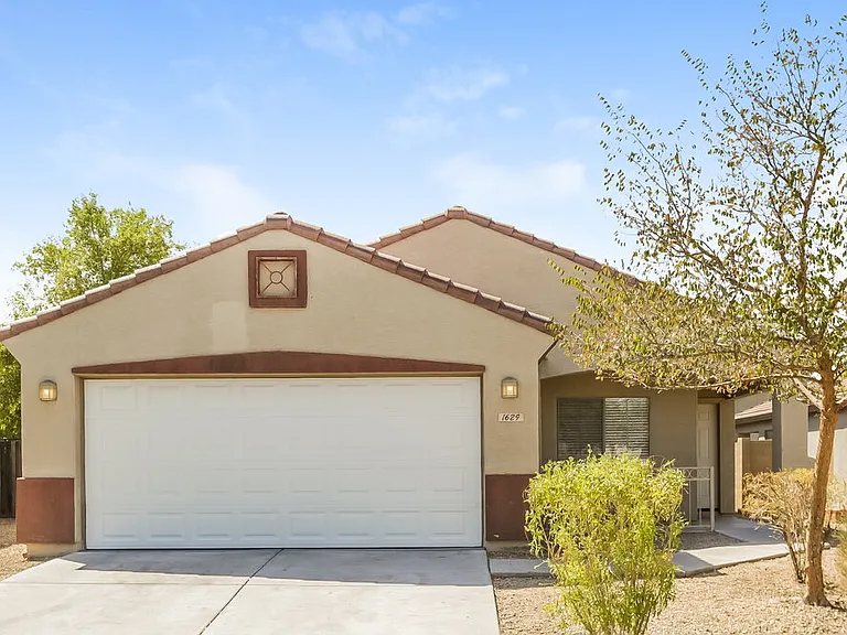 1629 W Burgess Ln — Photo 1