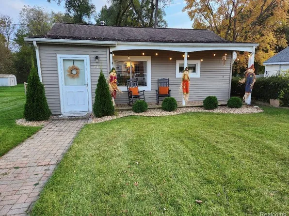 612 Elm St, Holly, MI 48442