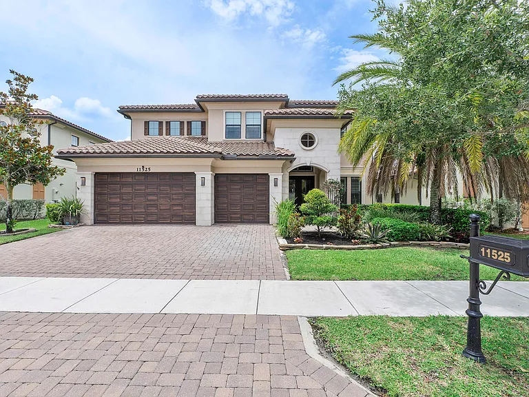 11525 NW 81st Pl — Photo 3