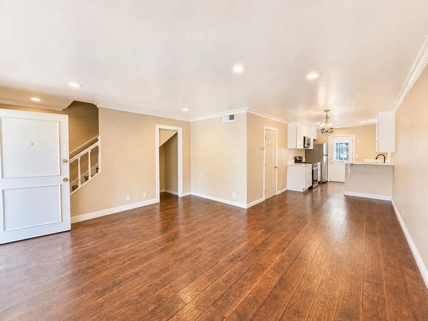 Rare Monticello 3 Bedroom 3 Bath Townhome in Costa Mesa — Photo 3