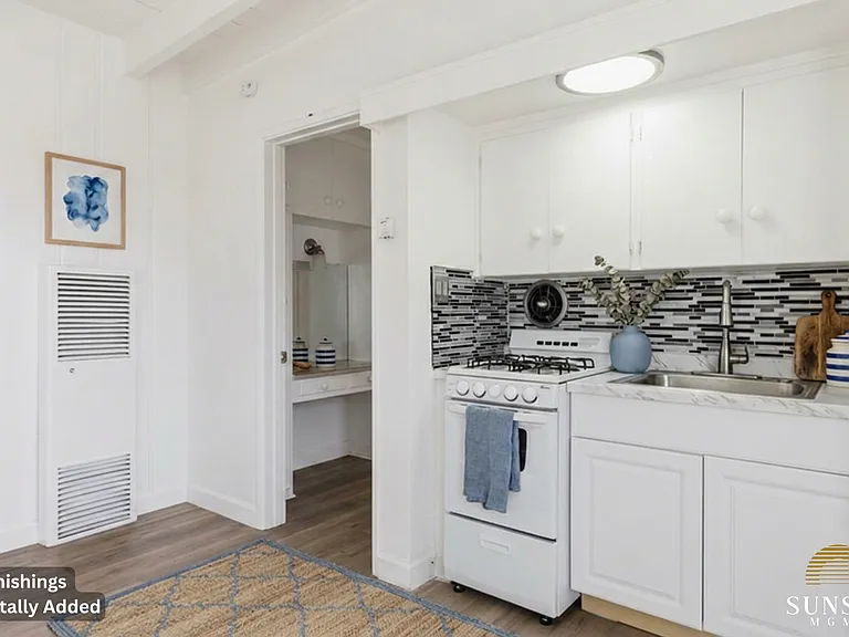 205-215 W Roderick Ave #6 — Photo 2