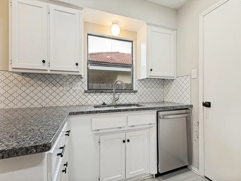 2313 Harvest Glen Ct — Photo 5