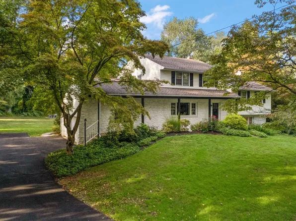 1421 Sugartown Rd, Berwyn, PA 19312