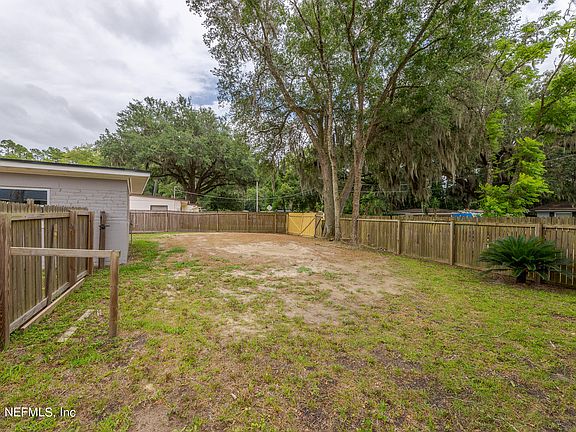3rd image of 2829 HILLRIDGE Lane W