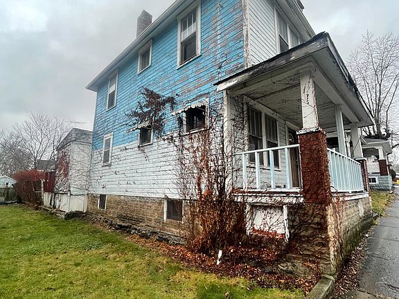 2nd image of 221 13th St