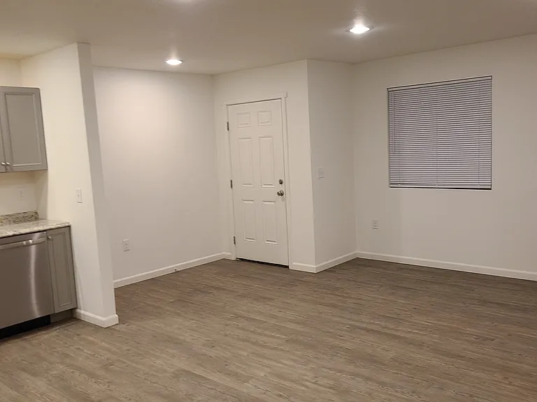 412 S Adams Ave — Photo 3