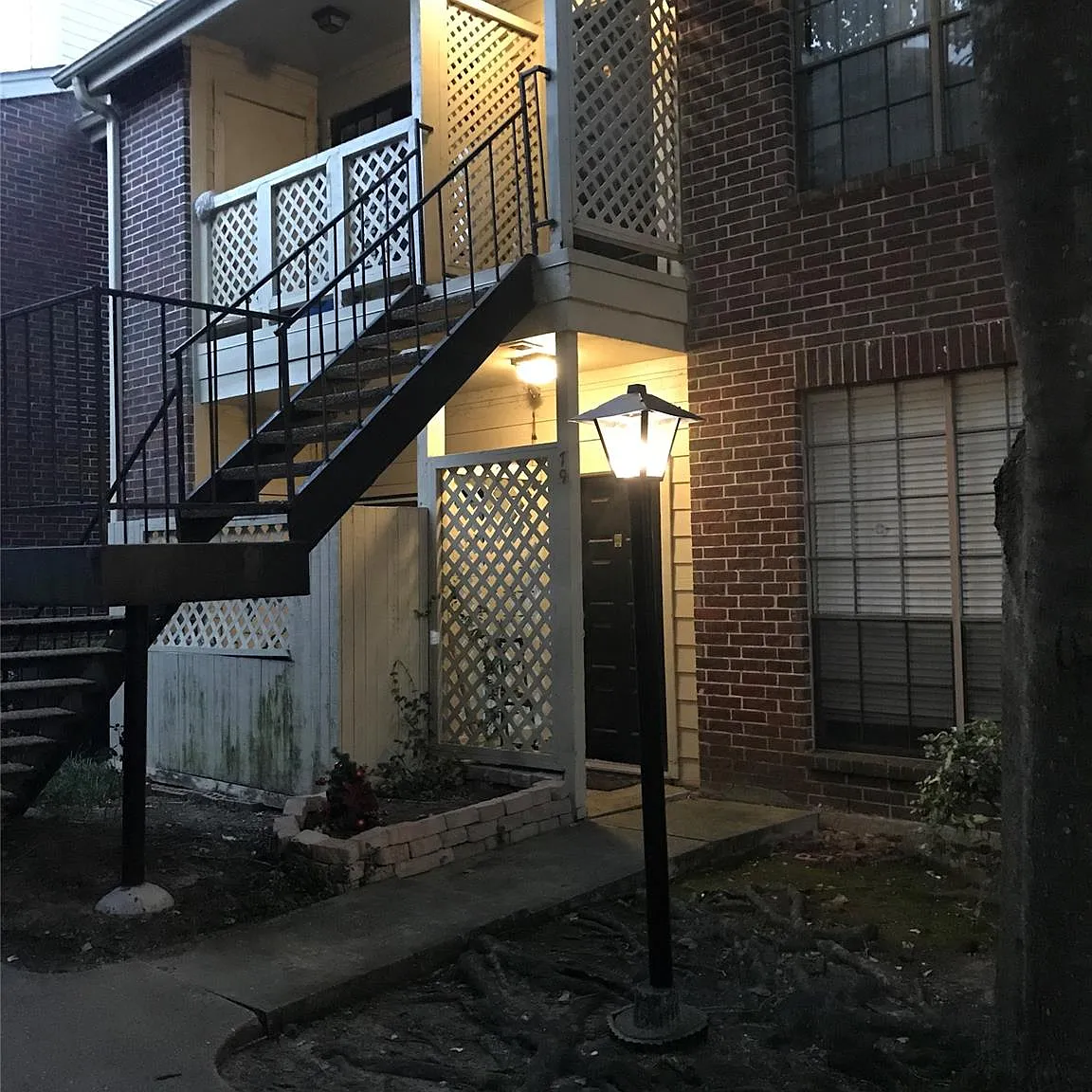 2 bed, 2.0 bath, 888 sqft, $1,300 — Photo 3