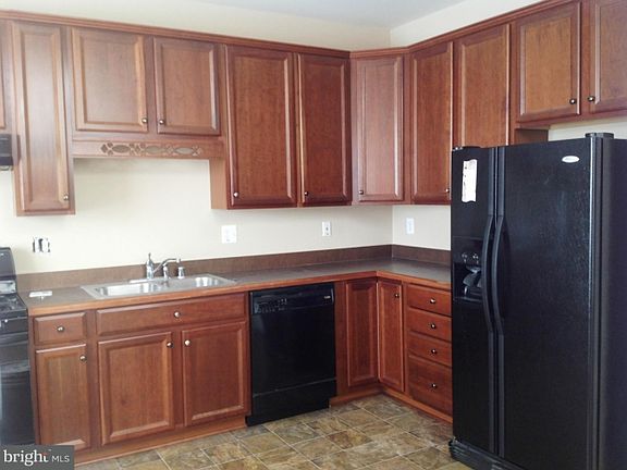 3rd image of 105 Berwick Ln
