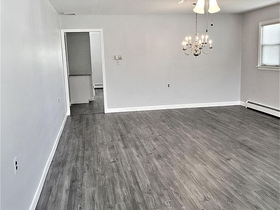 4th image of 37 Harrington Dr S