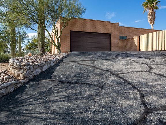 5th image of 8441 E Cresthill Dr
