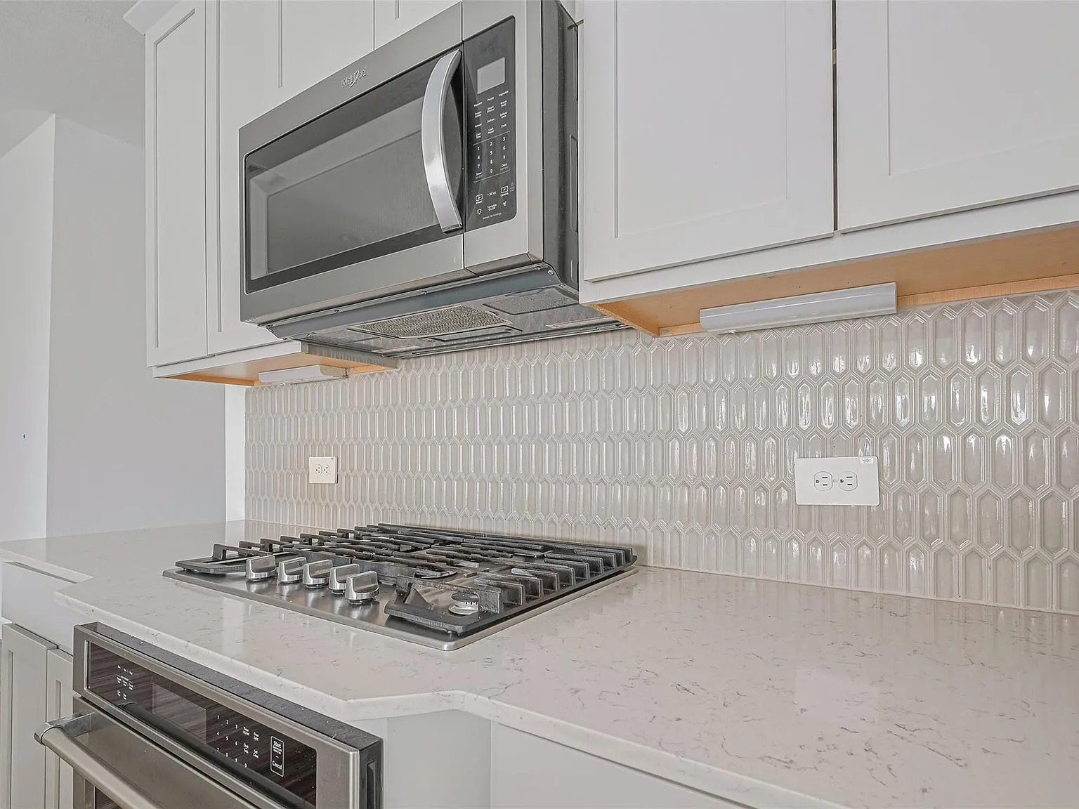 4 bed, 3.0 bath, 2095 sqft, $2,450 — Photo 4