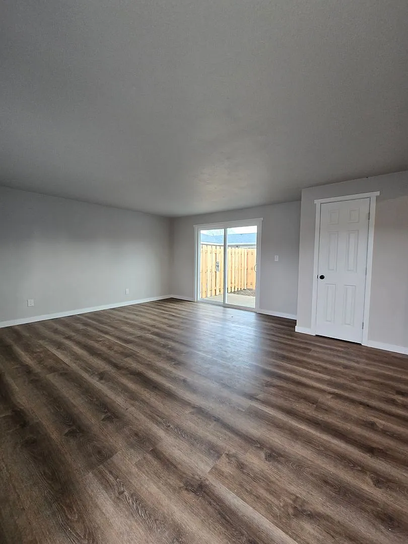 Oak Street Fourplex — Photo 3