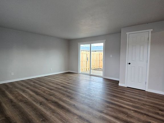 2nd image of 2622-2628 SE Oak St #2624