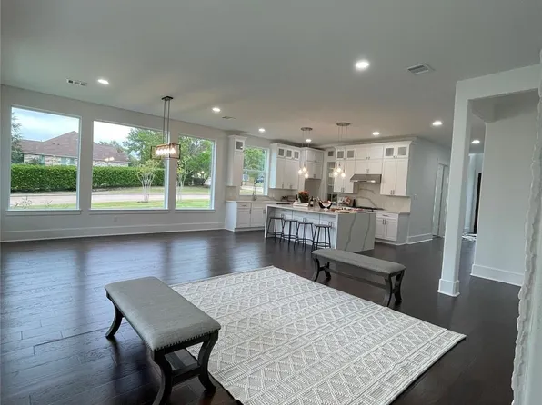 114 Bentwood Dr, Montgomery, TX 77356