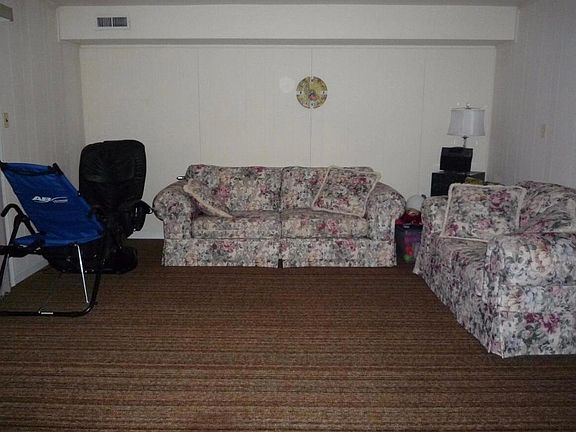 4th image of 222 Westbury Ct