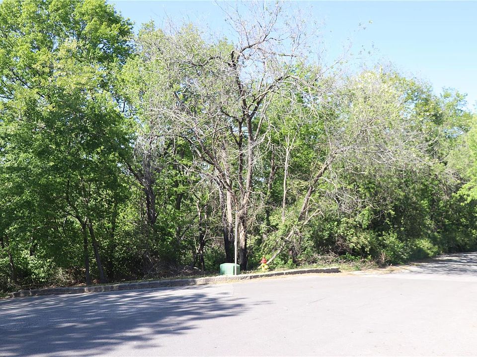 1st image of 13-14 Fifteen Oakview Est