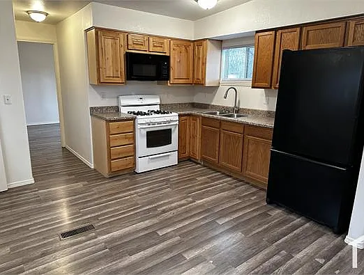 1428 Corfield Ln SW — Photo 1
