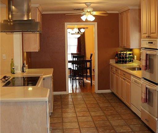 5th image of 3816 Fenton Ave