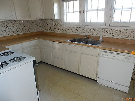 3rd image of 42137 N 2nd Ave