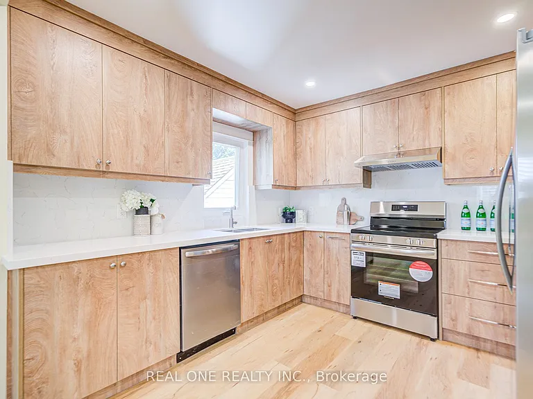 4052 Saint James Ave — Photo 11