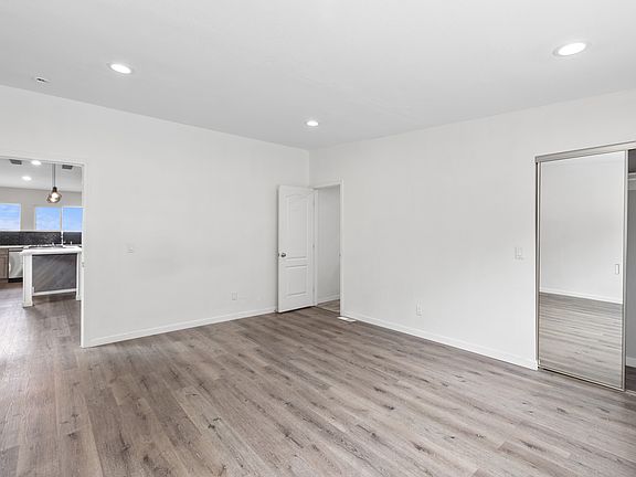 5th image of 9890 Thermal St