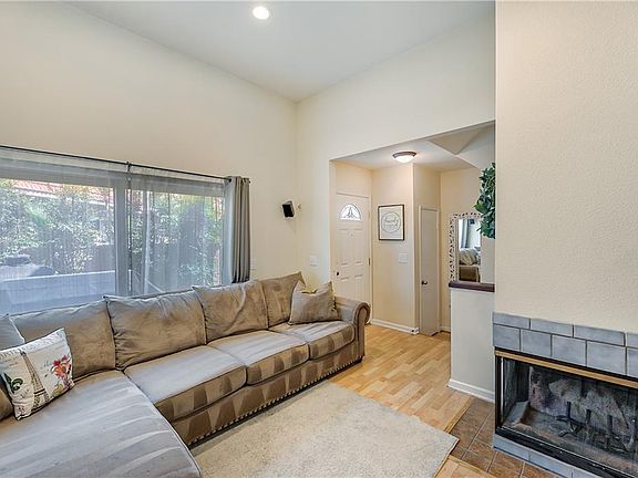 3rd image of 17928 River Cir