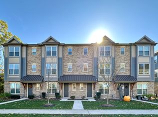 613 Broadway St #HT, Libertyville, IL 60048