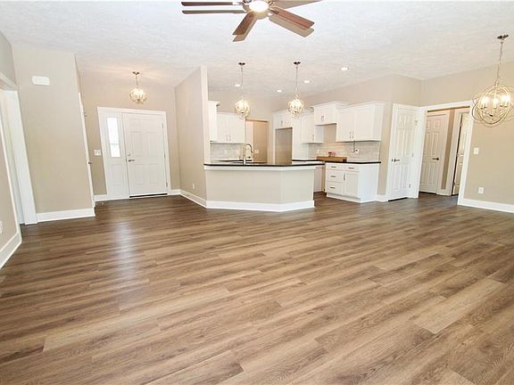 5th image of 6041 Valley Quail Ct