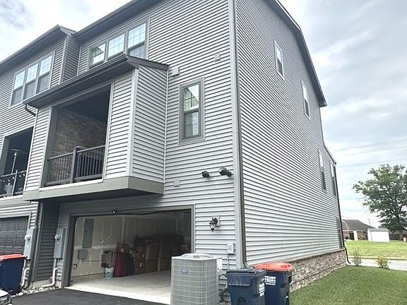 2nd image of 319 E Cochran St #319