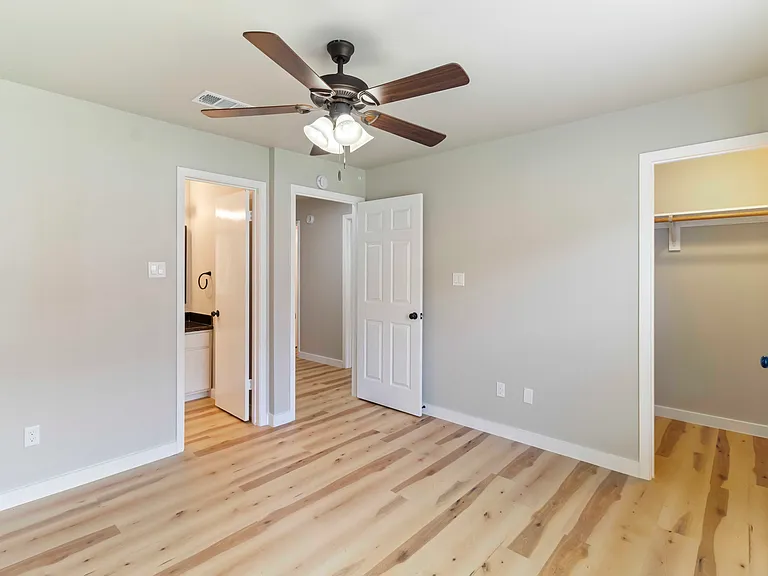 701 Balcones Dr #E — Photo 12