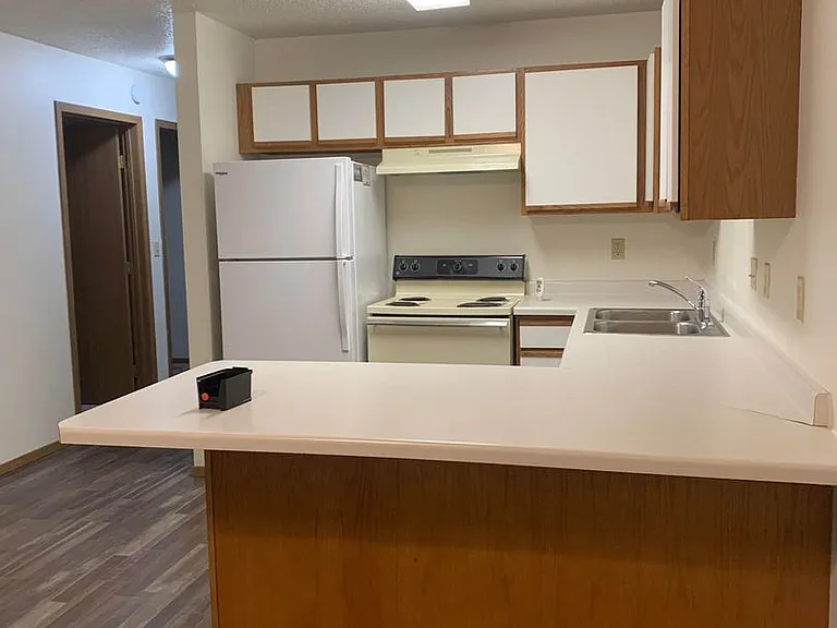 Dakota E & W Apartments — Photo 19