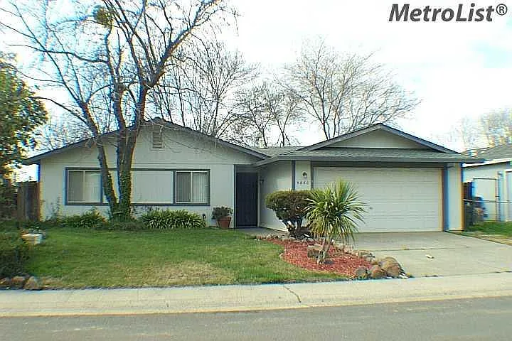 4860 Racetrack Cir photo 1