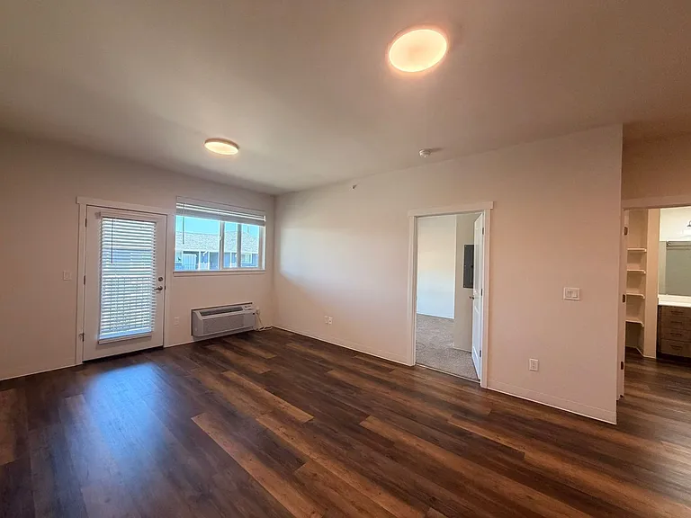 Creek's Edge Apartments — Photo 19