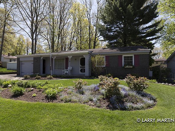2nd image of 996 Diane St SE