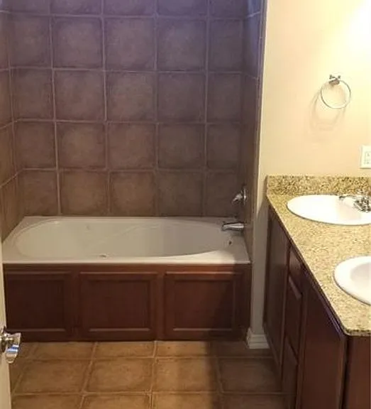 631 N Longfellow Ln — Photo 11