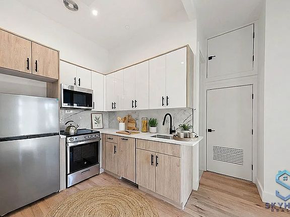 3rd image of 893 New York Ave #4A