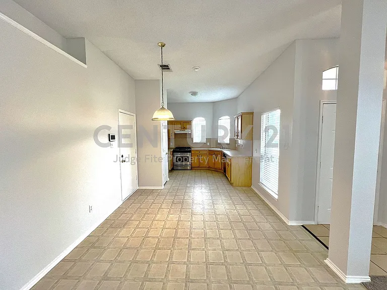 112 Walnut Ln — Photo 5