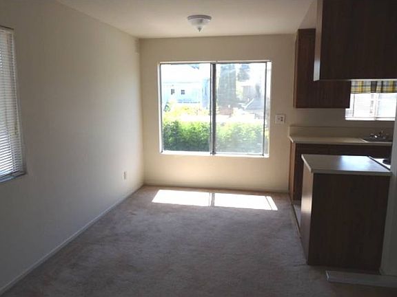 Dining Area (off kitchen)