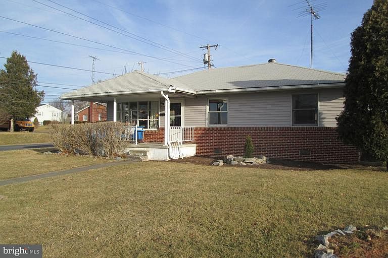 1st image of 935 Kaufman Ave